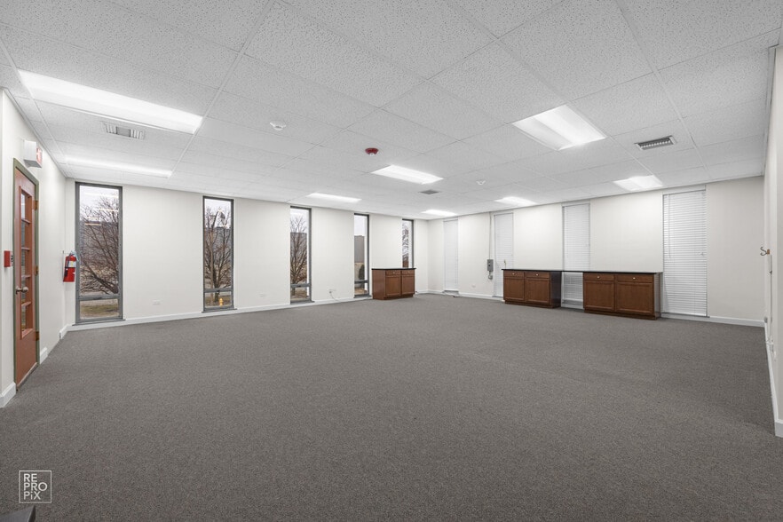 More Photos Of 223 Interstate Rd, Addison Light Manufacturing For Sale