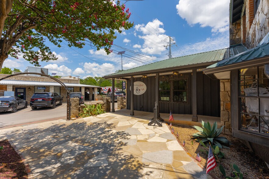 More Photos Of 310 Wimberley Sq, Wimberley Freestanding For Sale