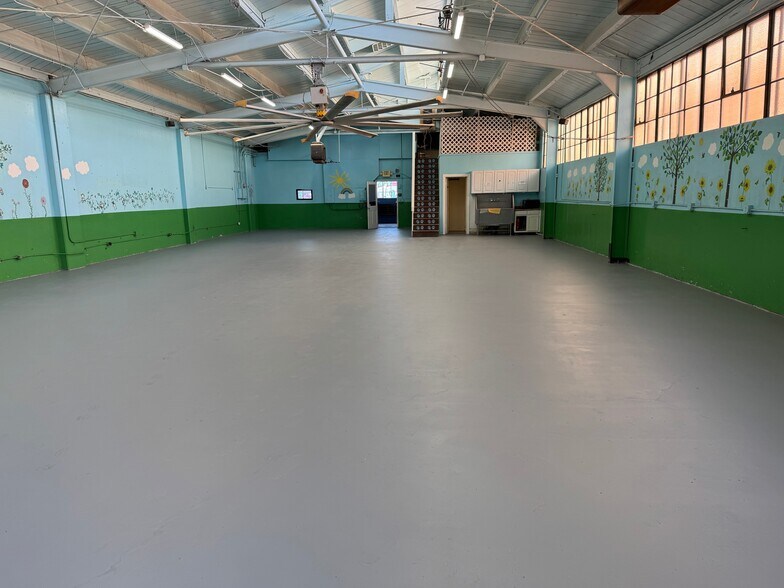 More Photos Of 1728 Maple Ave, Los Angeles Warehouse For Lease