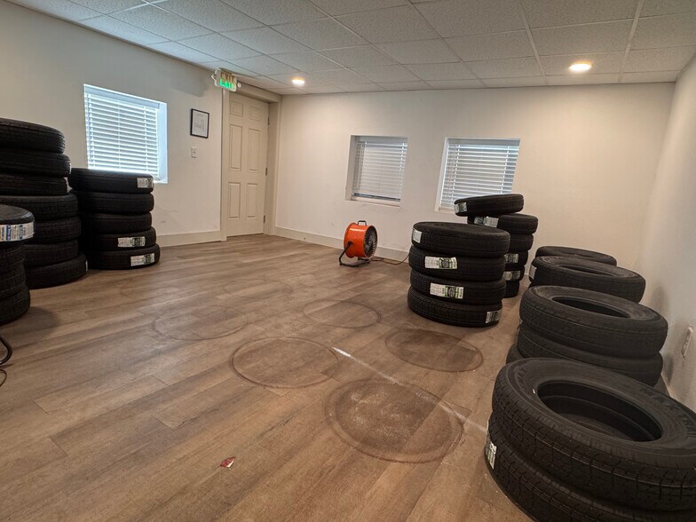More Photos Of 6301 Causeway Blvd, Tampa Auto Repair For Lease
