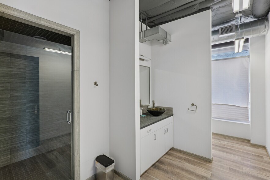 More Photos Of 3217 Montrose Blvd, Houston Office For Lease