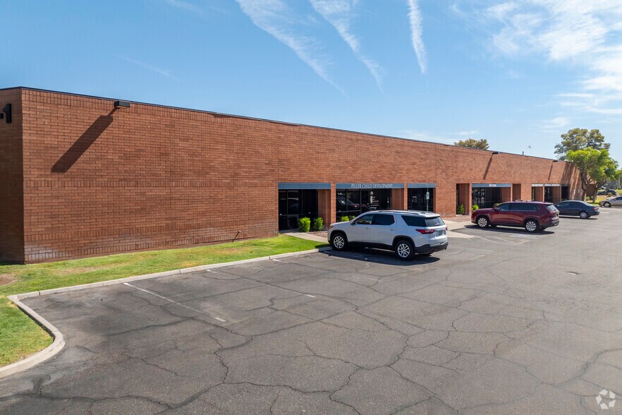 More Photos Of 2150 S Country Club Dr, Mesa Office For Lease