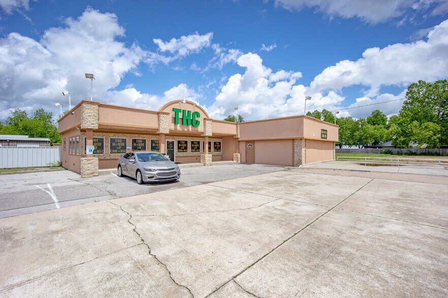Primary Photo Of 5121 SE 15th St, Oklahoma City Freestanding For Sale