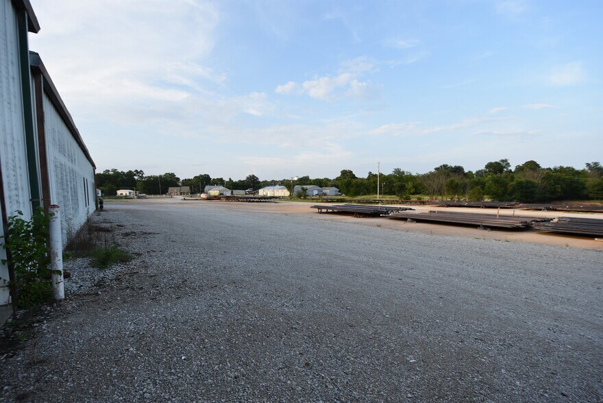 More Photos Of 701 W Broadway, Seminole Manufacturing For Sale