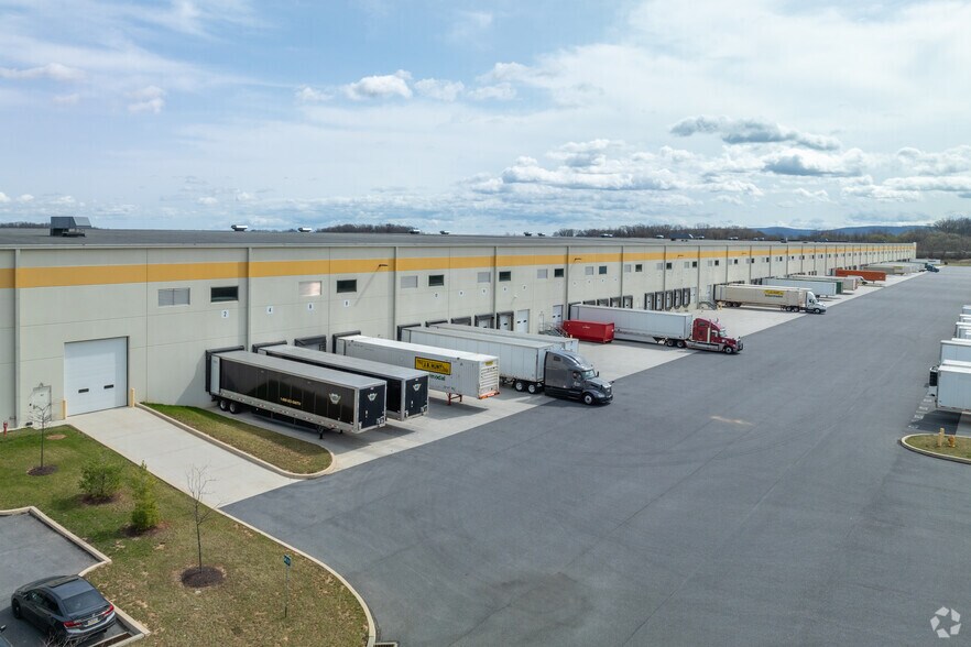 More Photos Of 801 Centerville Rd, Newville Distribution For Lease