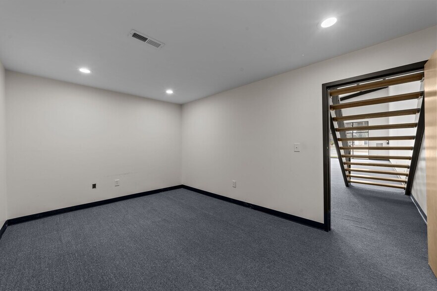 More Photos Of 1840 S Madison St, Whiteville Freestanding For Lease