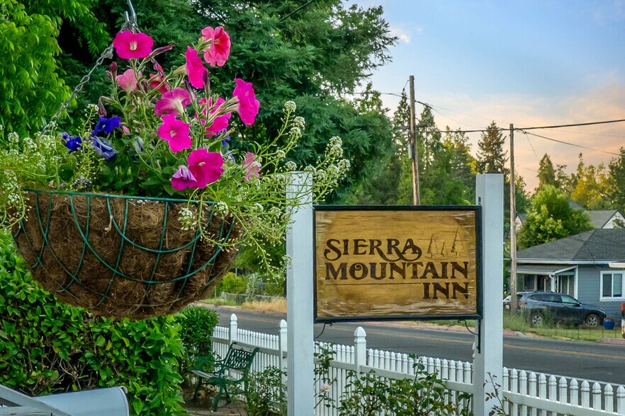 More Photos Of 816 W Main St, Grass Valley Hotel For Sale