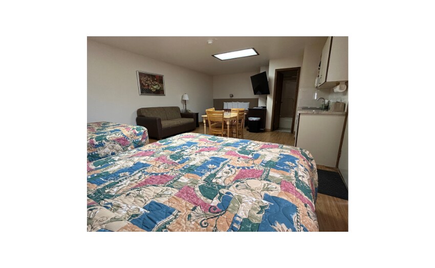 More Photos Of 610 E Hart St, Buffalo Hotel For Sale