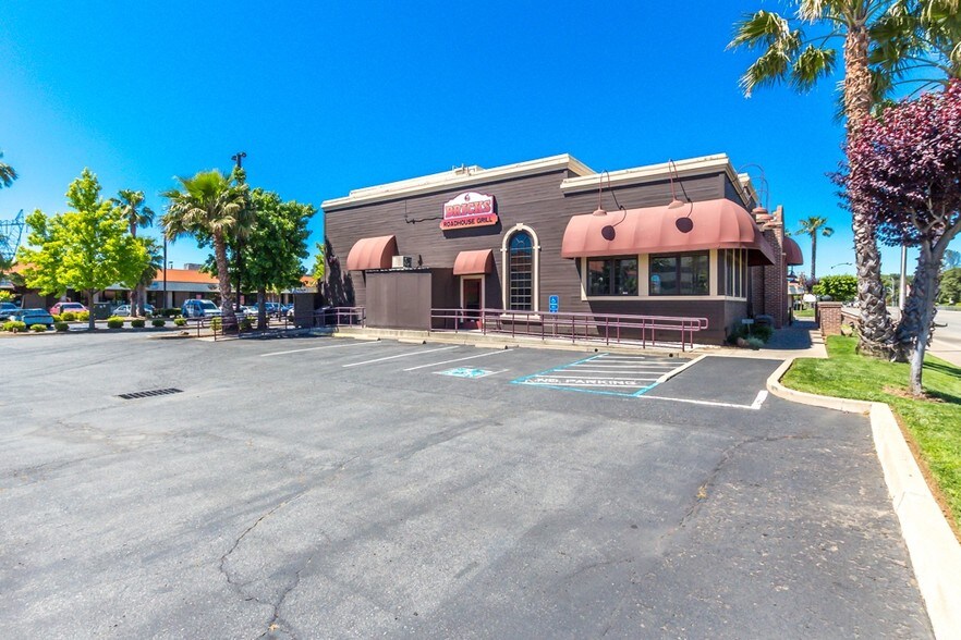 More Photos Of 1800 Churn Creek Rd, Redding Restaurant For Lease