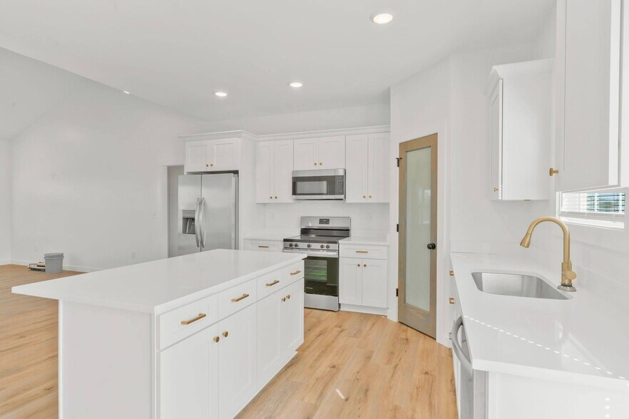 More Photos Of , Lafayette Specialty For Sale