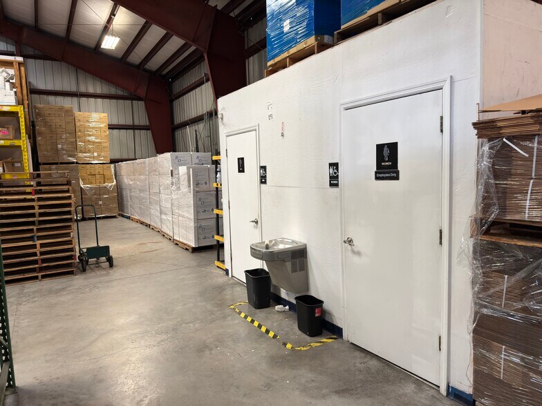 More Photos Of 4210 Whidden Blvd, Port Charlotte Warehouse For Lease