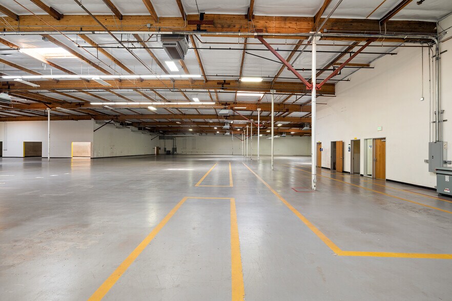 More Photos Of 21329 Nordhoff St, Chatsworth Distribution For Lease
