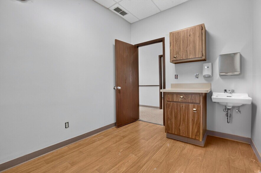 More Photos Of 3900 E Livingston Ave, Columbus Medical For Sale