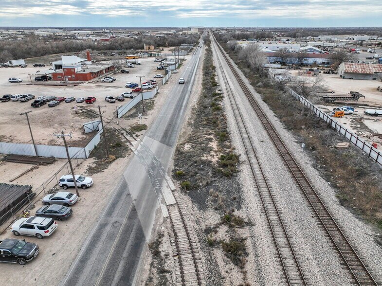 More Photos Of 2419 W Murphy St, Odessa Truck Terminal For Sale