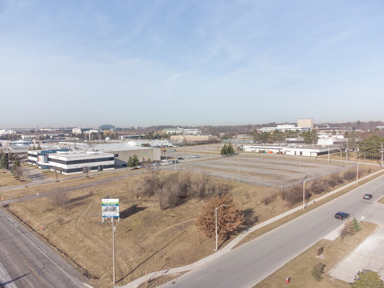 More Photos Of 2251 N Sheridan Way, Mississauga Office For Lease