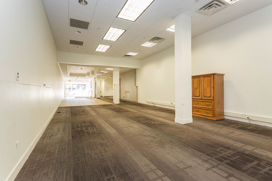 More Photos Of 17-21 Glen St, Glen Cove Storefront Retail Office For Lease