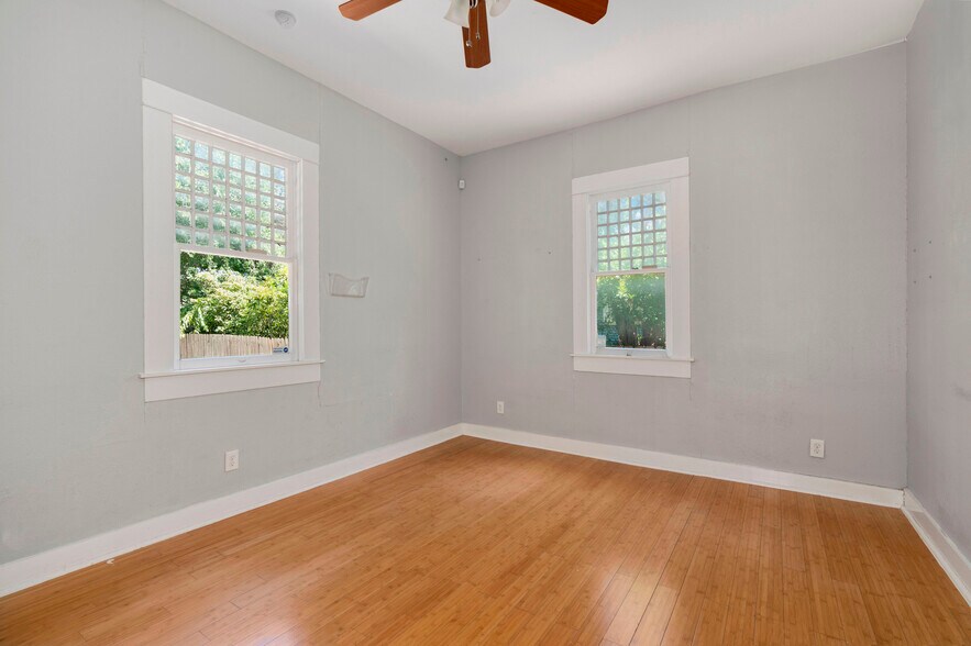 More Photos Of 801 E Quincy St, San Antonio Office Residential For Lease