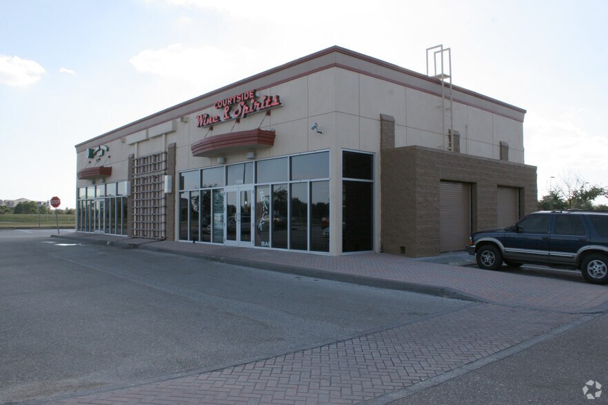 More Photos Of 150 Fountain Pky, Saint Petersburg Restaurant For Lease