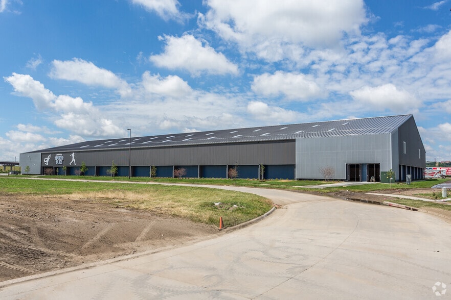 More Photos Of 3260 Mid America Dr, Council Bluffs Sports And Entertainment For Lease