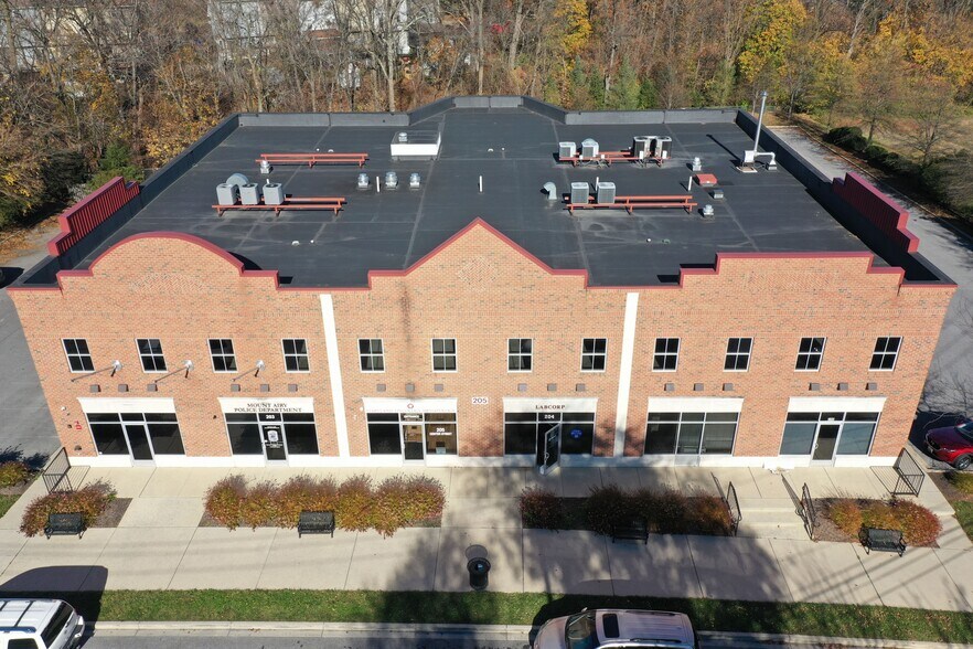 More Photos Of 205 Center St, Mount Airy Medical For Lease