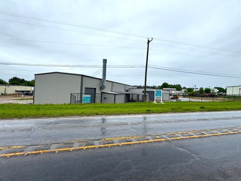 More Photos Of 6031 Fm 2767, Tyler Warehouse For Lease