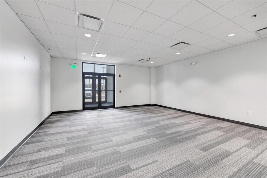 More Photos Of 325 Reid St, De Pere Office For Sale
