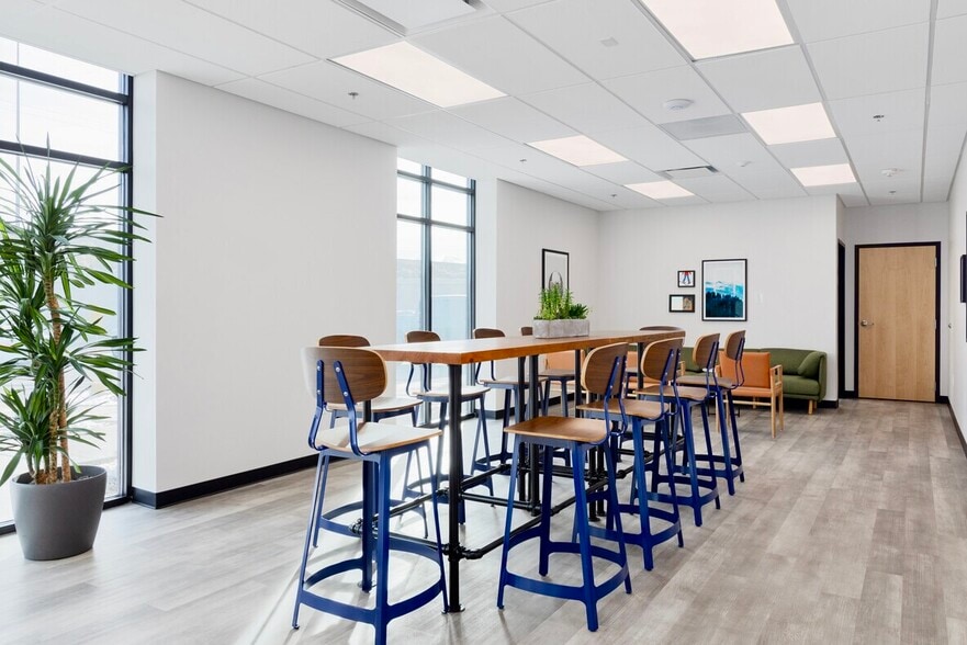 More Photos Of 4121 34th St, Orlando Warehouse For Lease