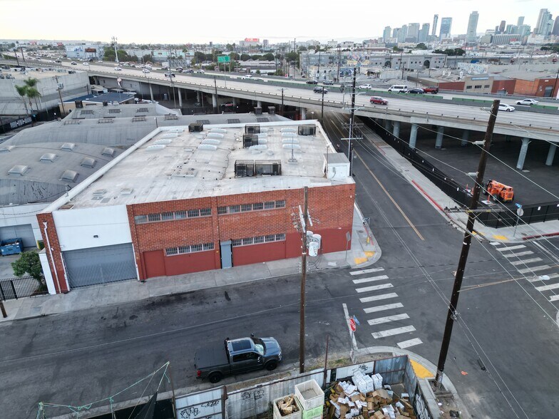 More Photos Of 1926 E 14th St, Los Angeles Warehouse For Lease