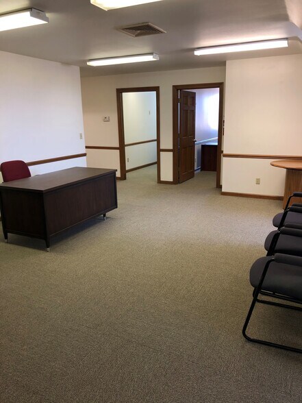 More Photos Of 11019 N Towne Square Rd, Mequon Office For Lease