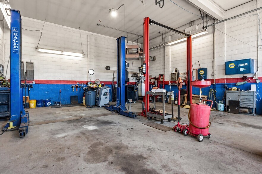 More Photos Of 2304 Huntingdon Pike, Huntingdon Valley Auto Repair For Sale