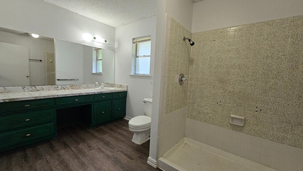 More Photos Of 7905 Liberty Grove Rd, Rowlett Office For Lease