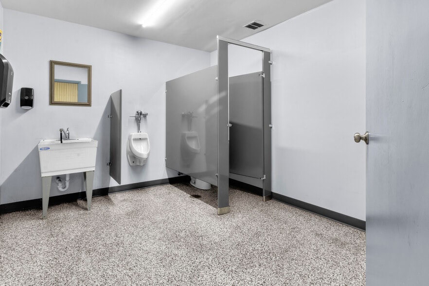 More Photos Of 1091 Kentucky Ave, Indianapolis Warehouse For Lease