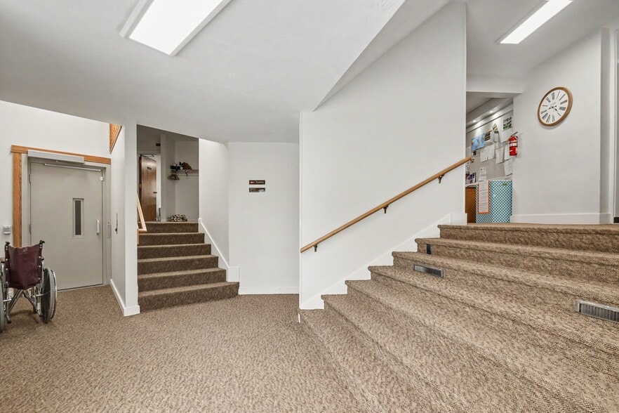 More Photos Of 206 Mill St, Middlebury Religious Facility For Sale