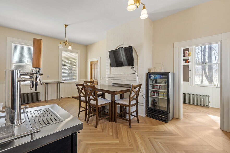 More Photos Of 2 South St, Grafton Office For Sale