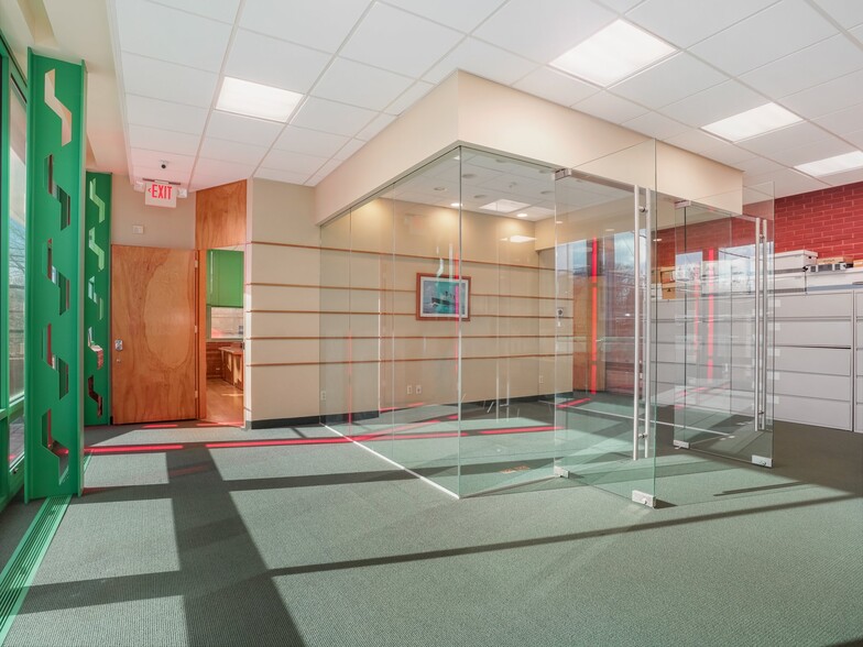 More Photos Of 263 Glenville Rd, Greenwich Storefront Retail Office For Lease