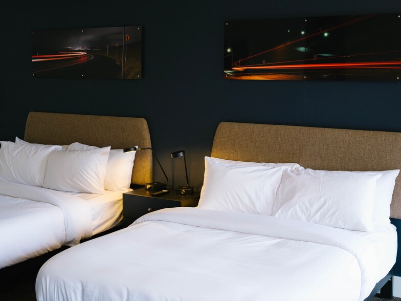 More Photos Of 310 SE Dorion, Pendleton Hotel For Sale