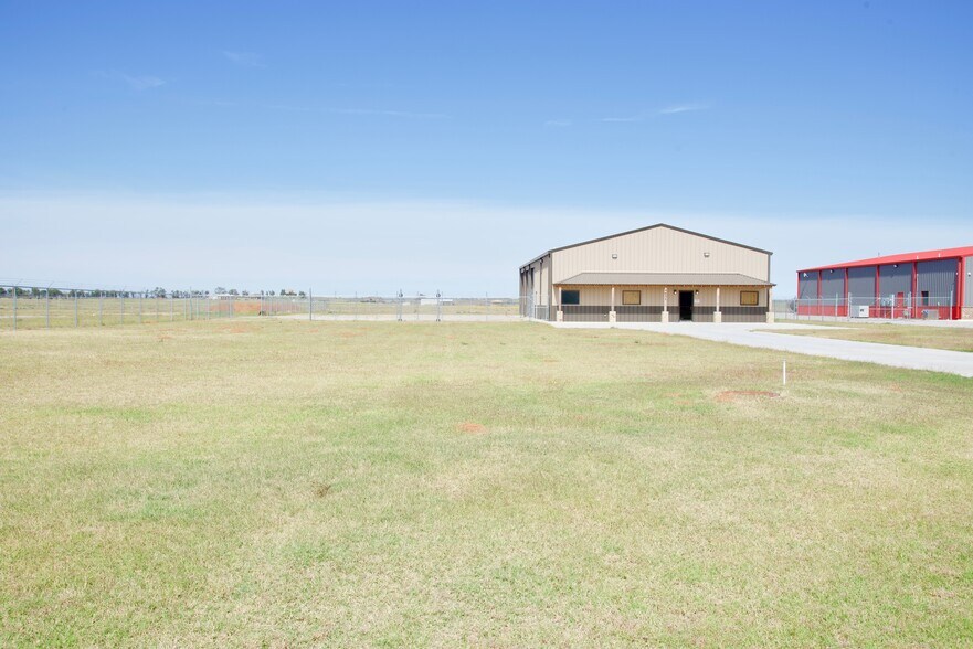 More Photos Of 4651 Technology Dr, Weatherford Service For Lease