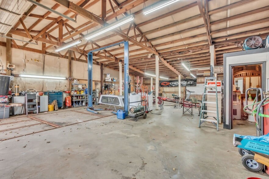 More Photos Of 6522 Polk Ln, Columbia Auto Repair For Sale