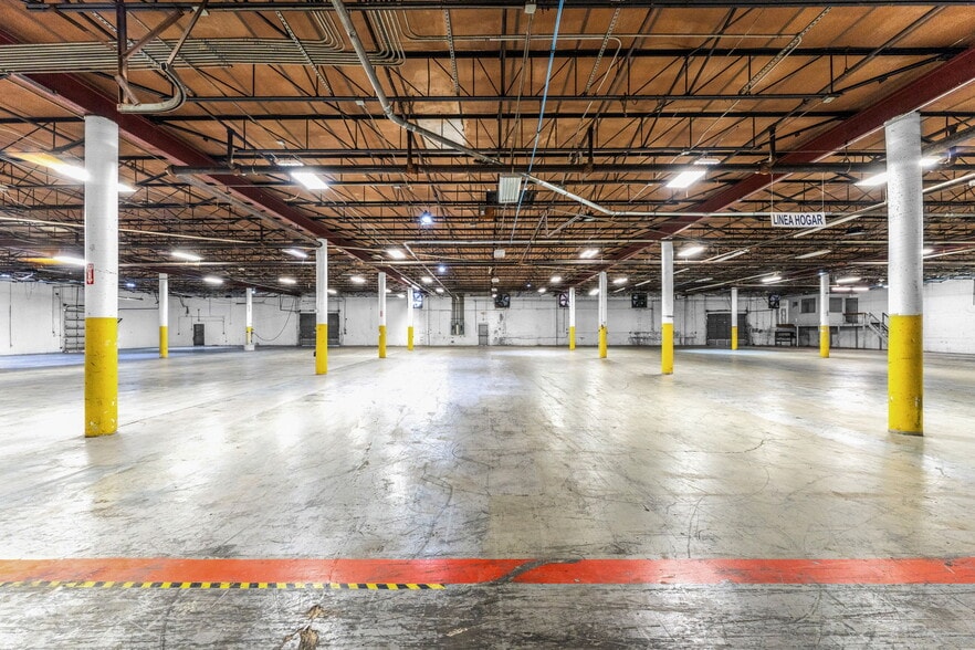 More Photos Of 7620 W 2nd Ct, Hialeah Warehouse For Sale