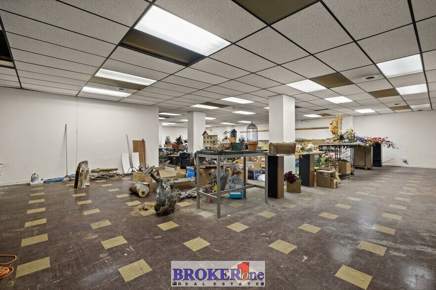 More Photos Of 225 N Wolcott St, Casper Flex For Lease