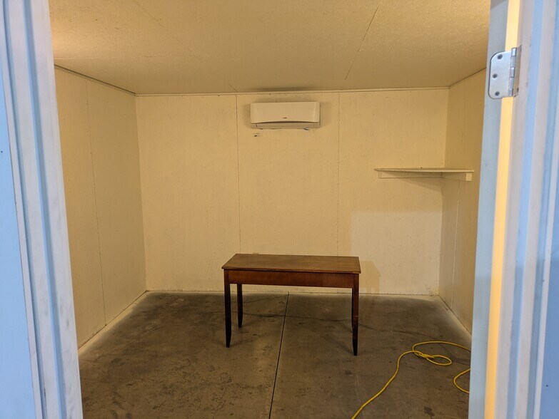 More Photos Of 177 Dunn Creek Bnd, Flat Rock Warehouse For Lease