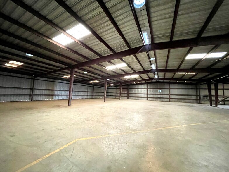 More Photos Of 15046 Grant Rd, Cypress Warehouse For Lease