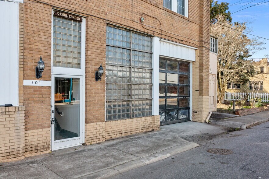 More Photos Of 101 Broad St, Columbia Flex For Sale