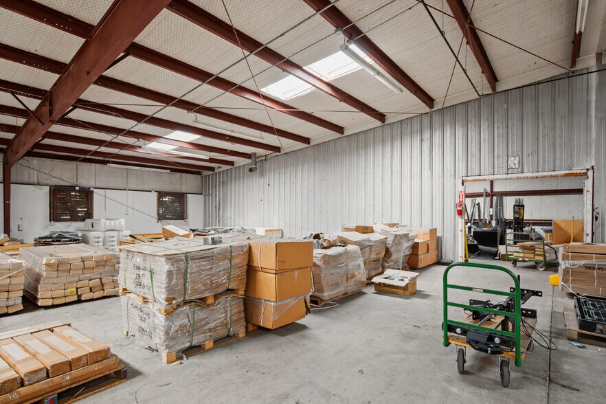 More Photos Of 9300 Brown Ln, Austin Warehouse For Lease