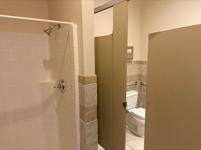 More Photos Of 360 Knechtel Way NE, Bainbridge Island Apartments For Sale