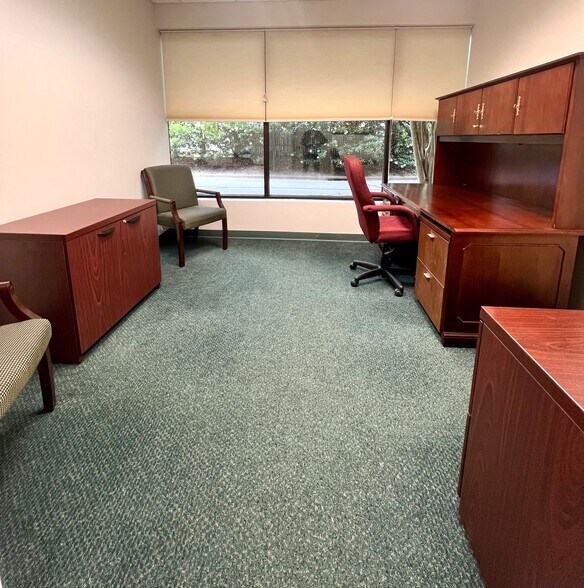 More Photos Of 110 Mid Atlantic Pl, Yorktown Office For Lease