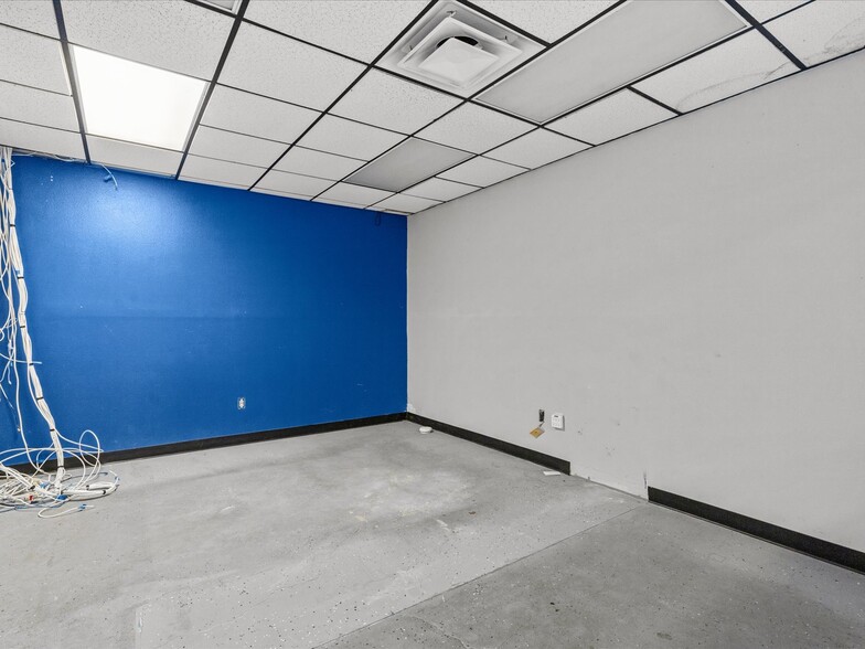 More Photos Of 61 W Central Ave, Lake Wales Flex For Sale