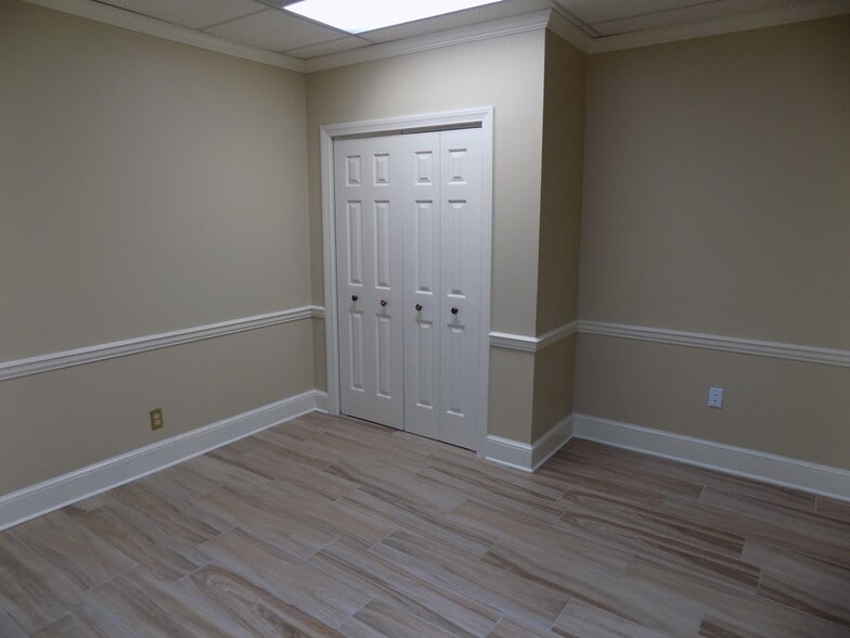 More Photos Of 200 Market Pl, Roswell Office Residential For Sale
