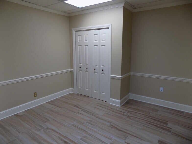 More Photos Of 200 Market Pl, Roswell Office Residential For Sale