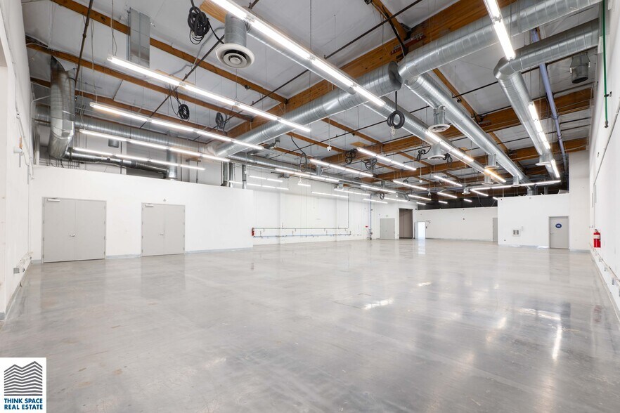 More Photos Of 9419 Mason Ave, Chatsworth Manufacturing For Lease